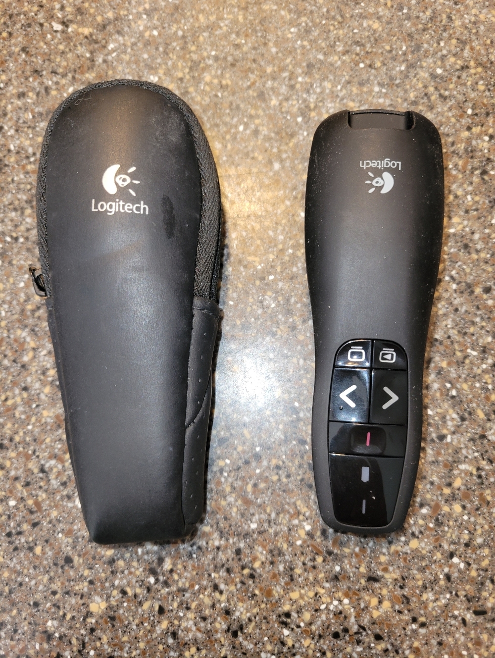 Logitech R400 Wireless Laser Pointer Presenter Remote / Case - Tested & Working